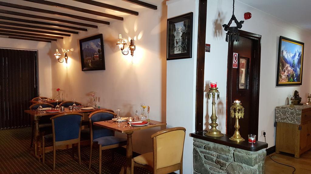 New Gurkha Inn เบรคอน ภายนอก รูปภาพ
