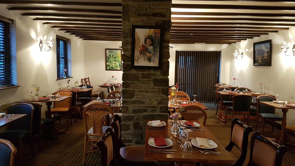 New Gurkha Inn เบรคอน ภายนอก รูปภาพ