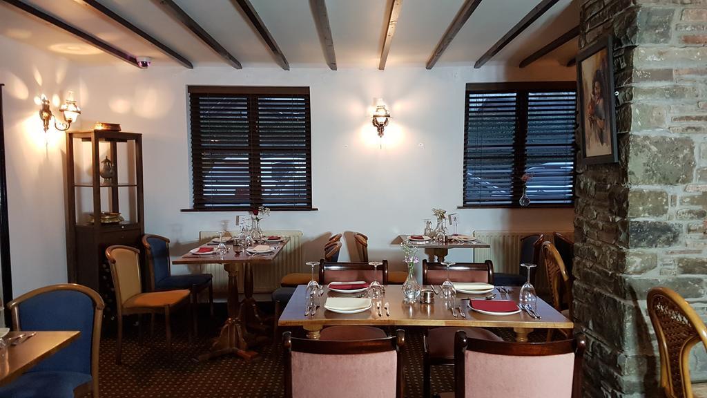 New Gurkha Inn เบรคอน ภายนอก รูปภาพ