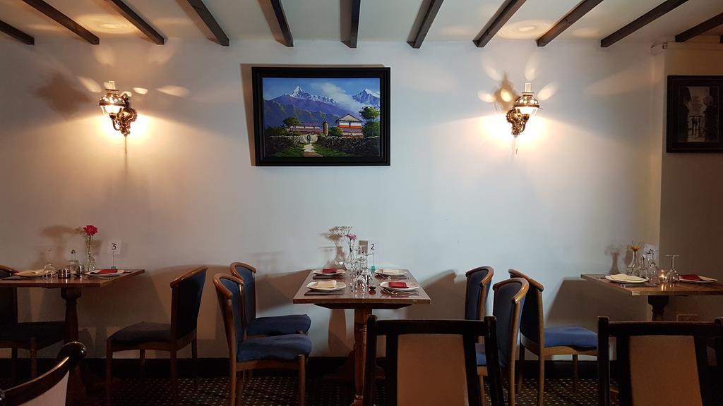 New Gurkha Inn เบรคอน ภายนอก รูปภาพ